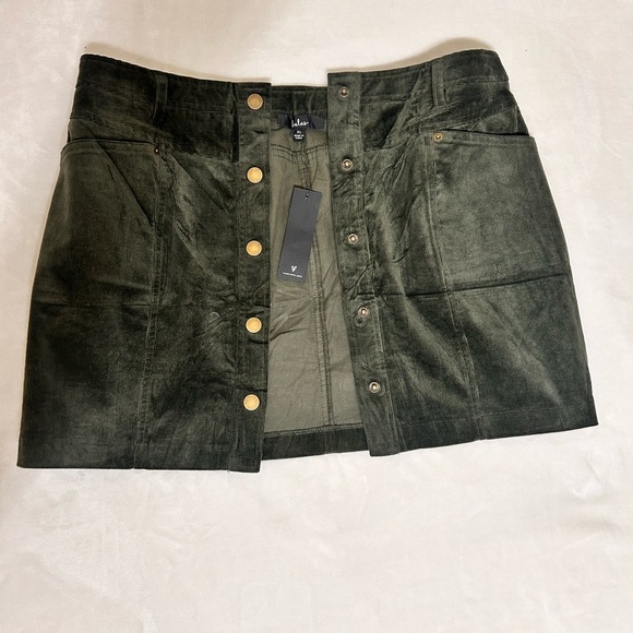 Lulus Olive green corduroy miniskirt with a charming feel
Lulus - Picture 5 of 10